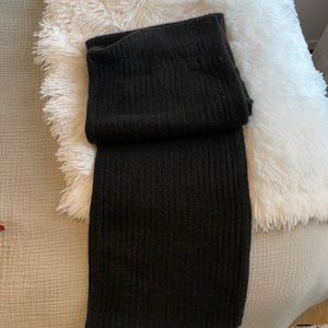 Black men’s Hermes winter scarf